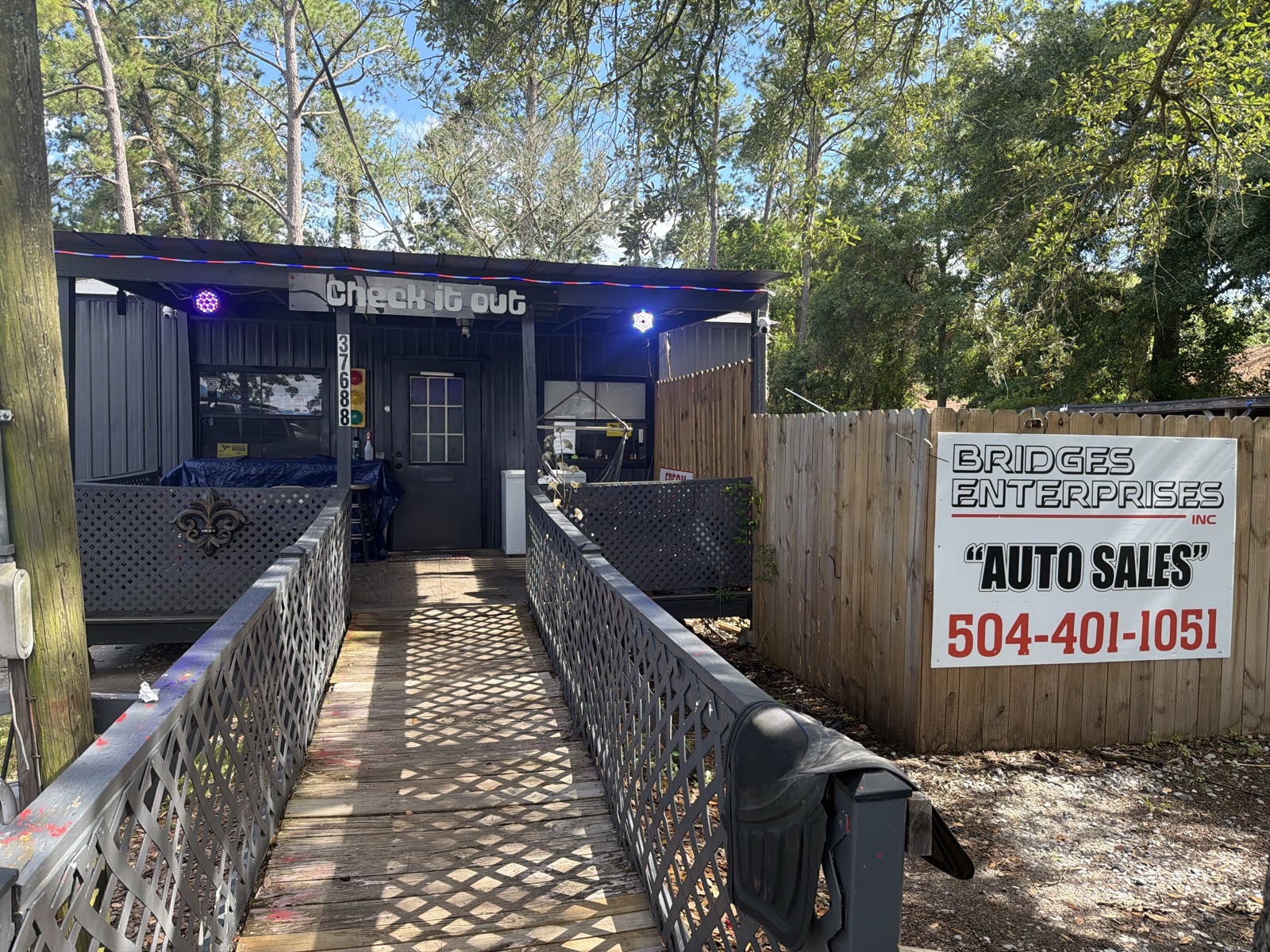 Bridges Enterprises Auto Sales office and entrance at 37688 Lopez St